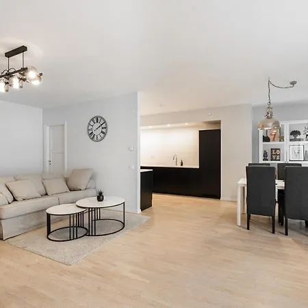 Airhome - Black&white Apartman *