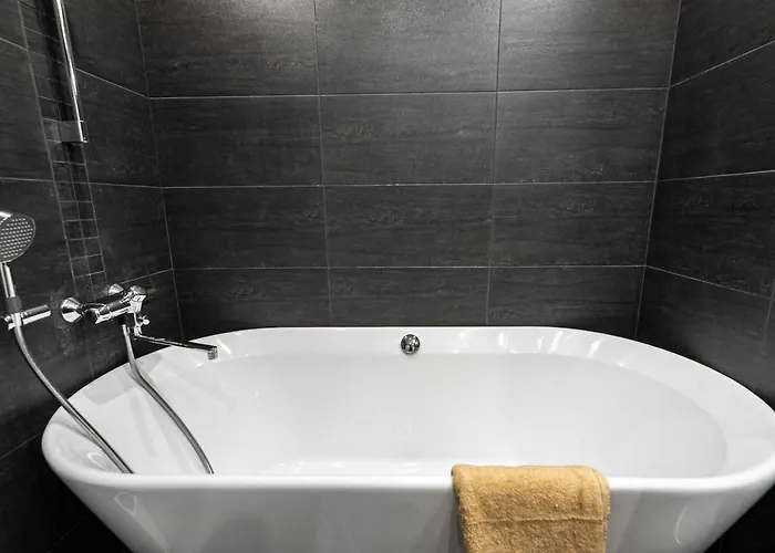 Airhome - Black&white Apartment *